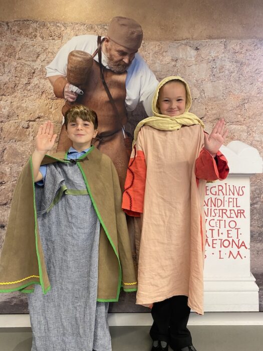 Roundhill primary at the roman baths (2)