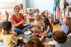 Preschool,teacher,leading,a,fun,interactive,activity,with,children,sitting
