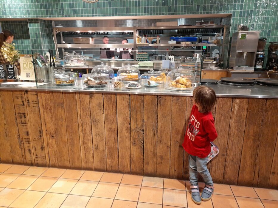 Bath mum Georgie Crawshaw heads to Flourish’s Farleigh Road site near Norton St Philip with her young son and a friend, discovering a crowd-pleasing Sunday roast, warm family-friendly service and plenty to keep little ones happy.