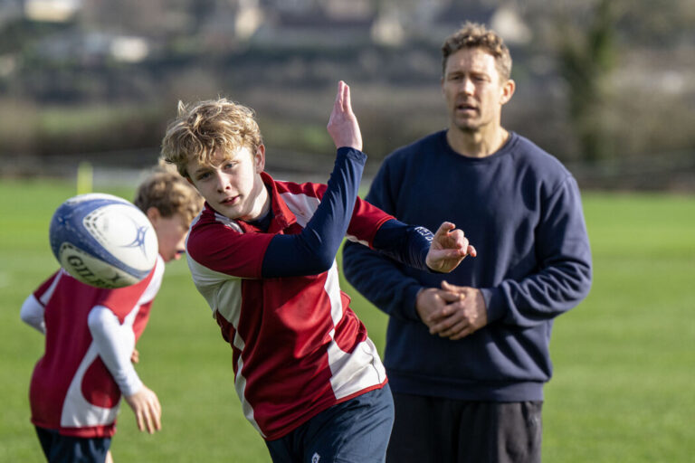 England rugby legend Jonny Wilkinson delivered a coaching masterclass to pupils at King Edward’s School, Bath, in partnership with the Global Rugby Players Foundation.