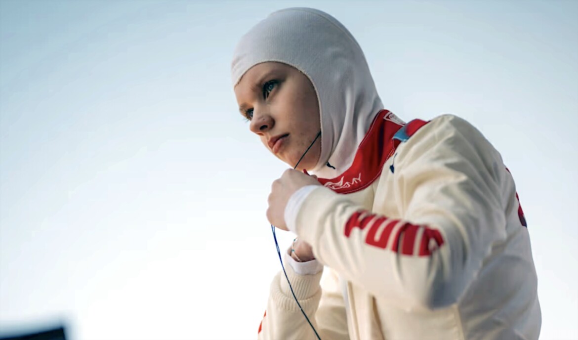 F1 Academy driver Rachel Robertson has thanked Wiltshire College & University Centre for supporting her racing career while she completed her Motorsport Engineering course.