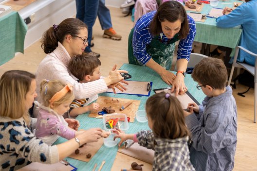 Enjoy children’s art workshops, free drop-in activities, family trails and creative play at Victoria Art Gallery in Bath this summer.