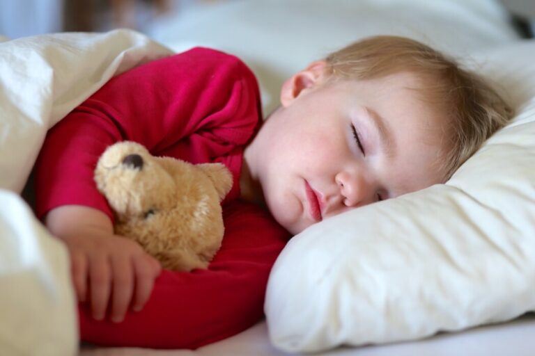 Wiltshire sleep coach Sophie Haselton-Viney helps families tackle broken nights, stressful bedtimes and early waking with gentle, holistic support.